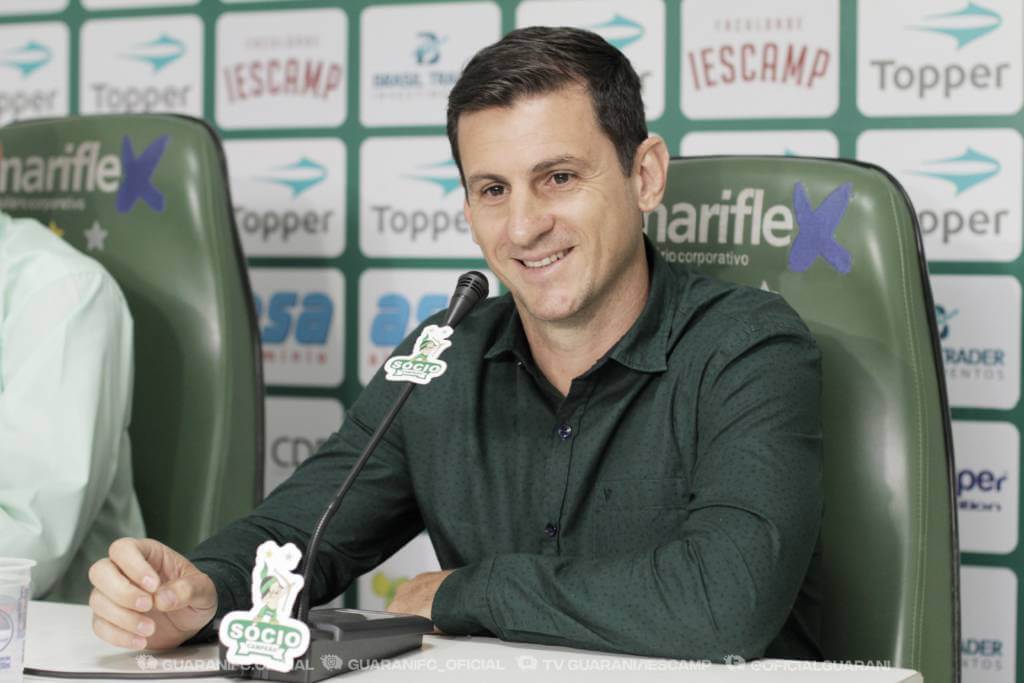 Após demissão, ídolo do Guarani explica que não queria deixar o clube