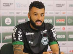 Sem mágoa do Fla, Muralha dá a volta por cima no Coritiba e até sonha com seleção