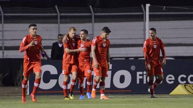 Ponte Preta 0 x 1 CRB - Com lei do ex, Macaca tropeça em casa e deixa o G4 2 0002050410032 img