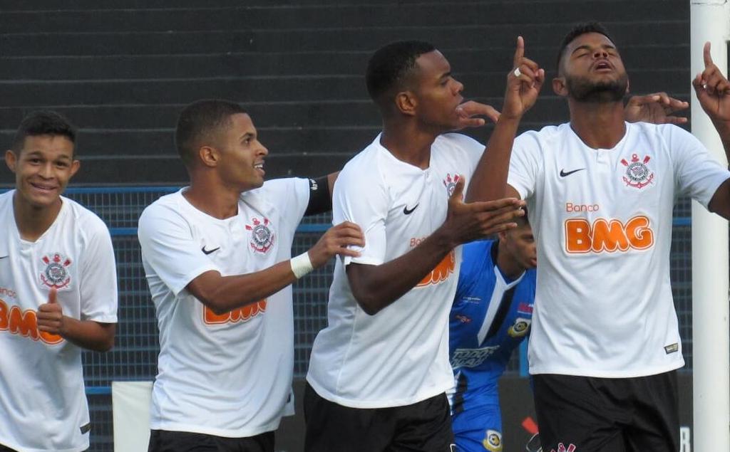 BRASILEIRO SUB-20: Corinthians supera São Paulo no Pacaembu e cola no líder Flamengo