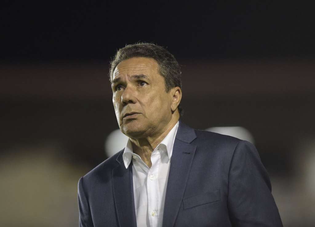 Luxemburgo testa Vasco com quatro volantes para duelo de domingo com o São Paulo