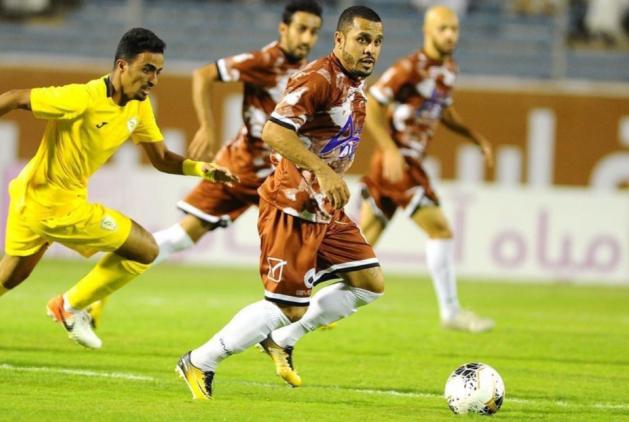 Ex-meia do Caxias na Série D estreia com assistência e vitória na Arábia Saudita