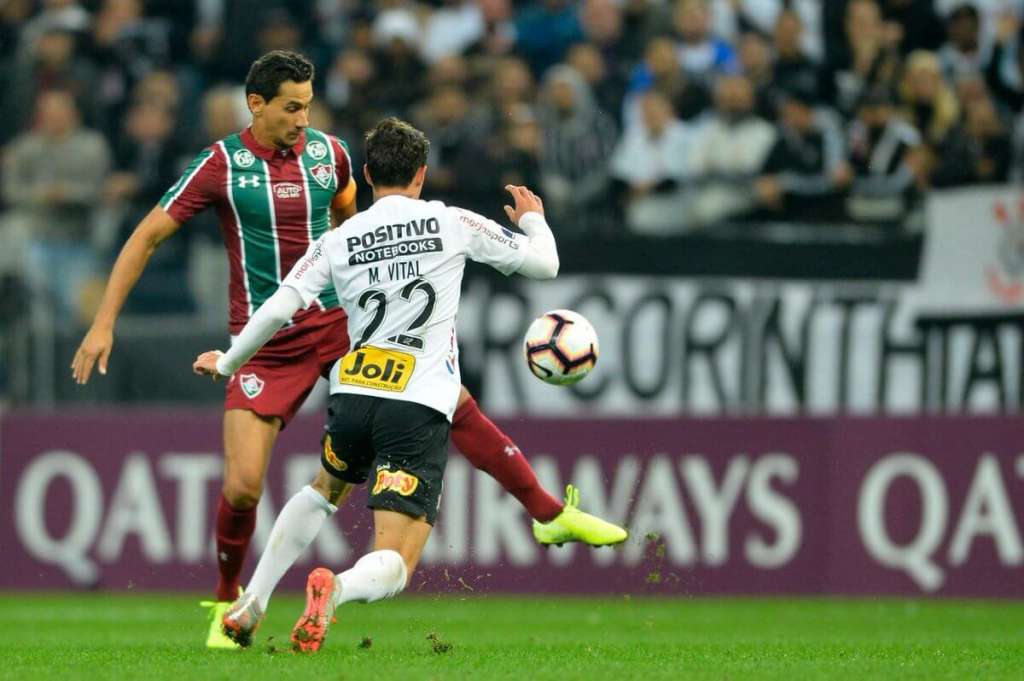 Ganso teve que receber um oficial de justiça por conta de um pedido de revisão do valor da pensão de uma de suas filhas