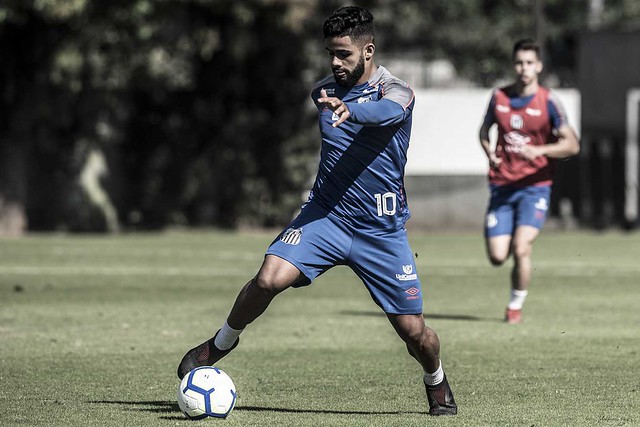 Felipe Jonatan fala em alerta ligado após derrotas para Santos não perder a ponta