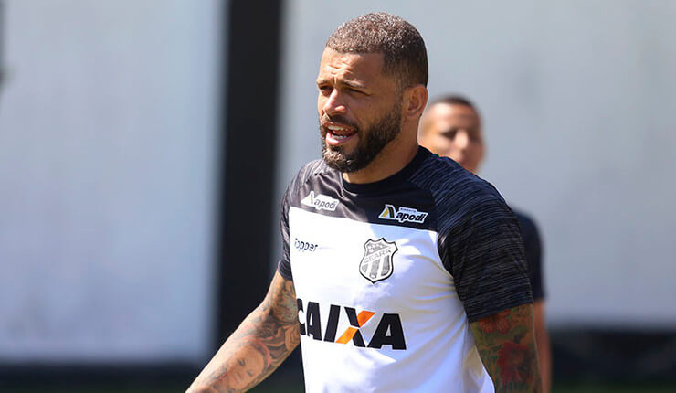 Série B: Vila Nova acerta com campeão mundial pelo Inter, que estava no Ceará