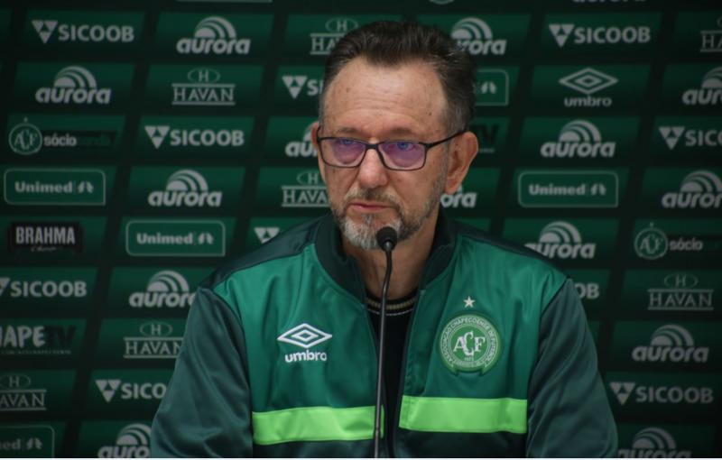 Presidente da Chapecoense se afasta do cargo para resolver problemas de receita