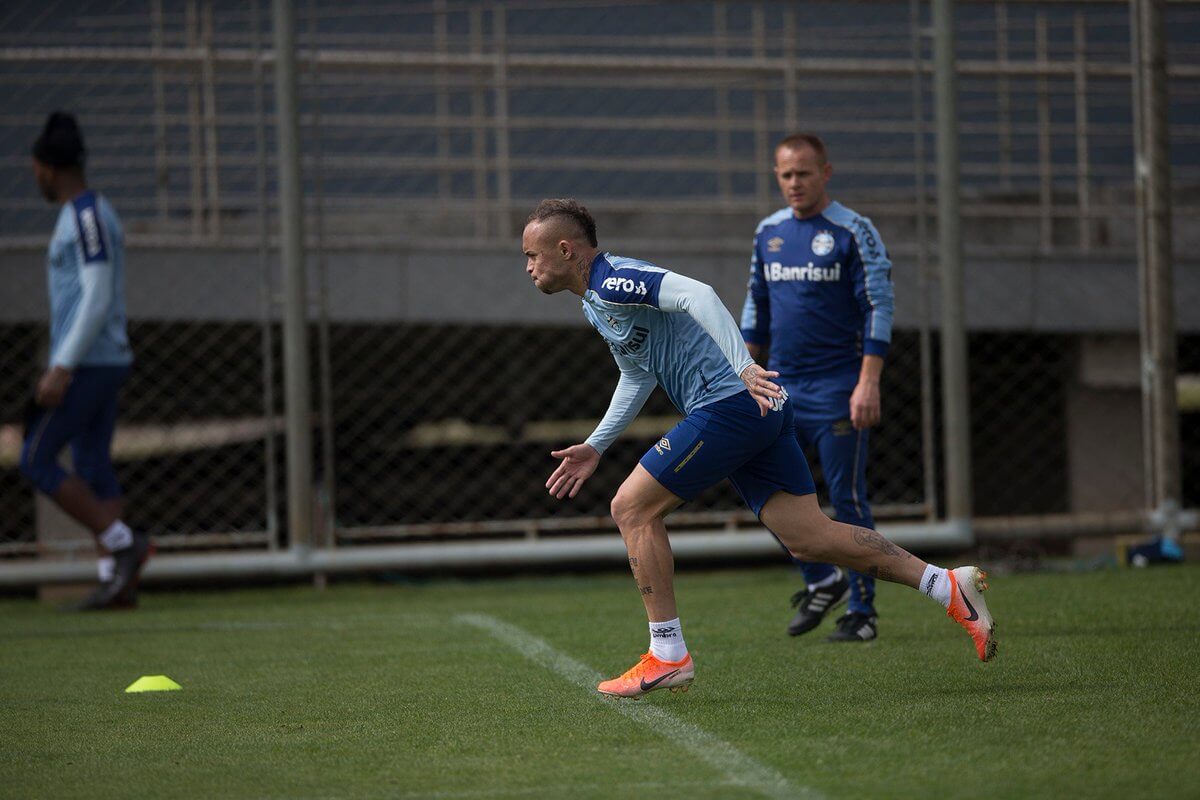 Poupado, Everton é principal ausência no Grêmio para jogo contra o Athletico-PR