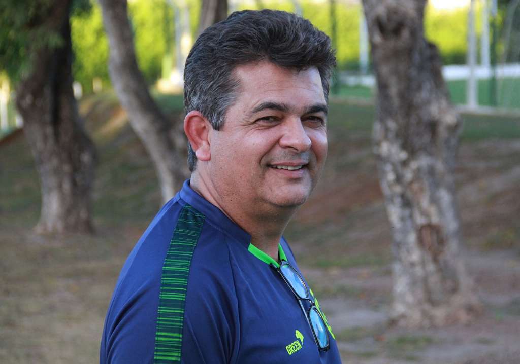 O técnico Ney Franco deve mudar o estilo de jogo e atuar com dois centroavantes