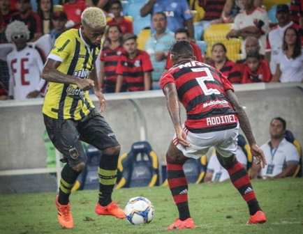 Série C: Time da Grécia mira lateral-esquerdo do Volta Redonda