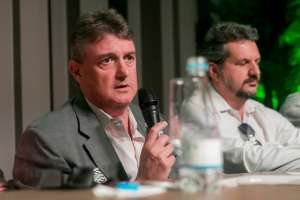 Justiça determina bloqueio de bens para pagamento de salários no Figueirense