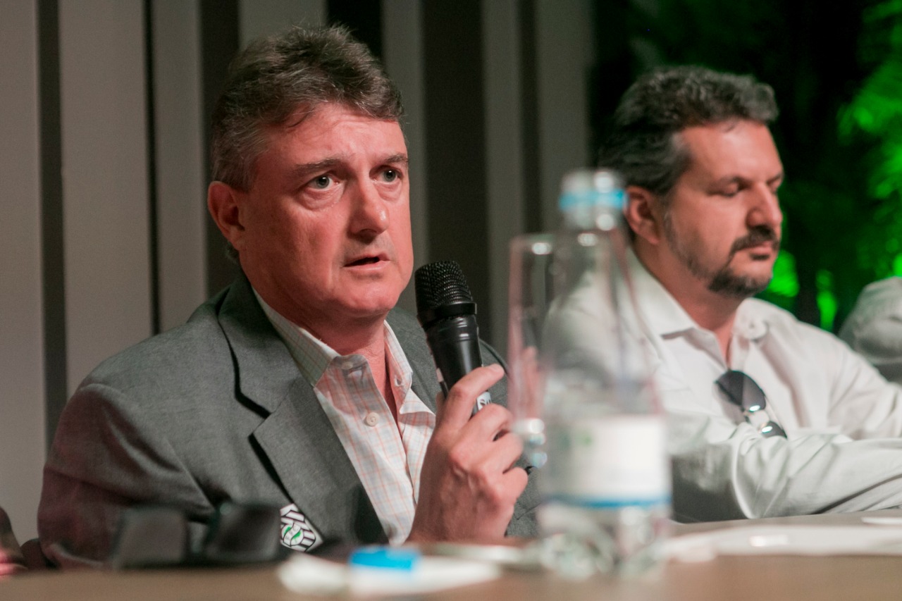 Justiça determina bloqueio de bens para pagamento de salários no Figueirense