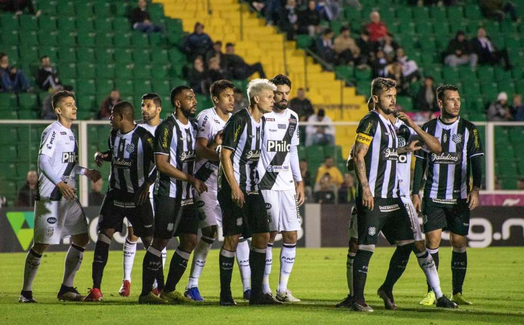 O Figueirense perdeu de W.O na rodada passada e entra em campo diante de um clima conturbado (Foto: Matheus Dias/FFC)