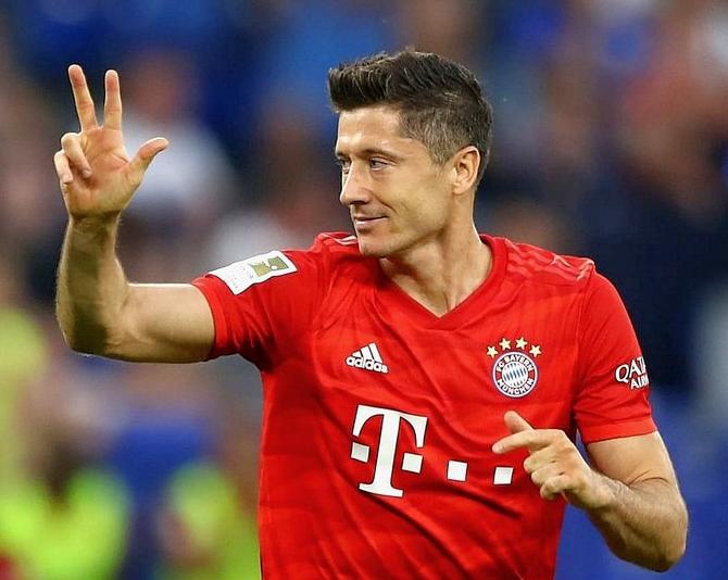 ALEMÃO: Na estreia de Coutinho, Lewandowski faz 3 e Bayern vence Schalke fora de casa