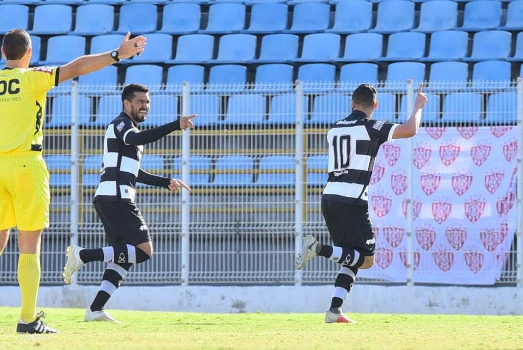 Cássio Gabriel comemora seu gol. Fotos: Michel Lambstein