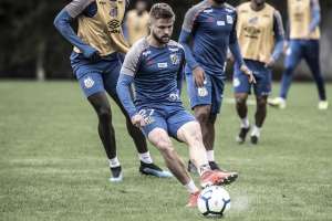 Sasha comemora retorno à Vila em jogo 