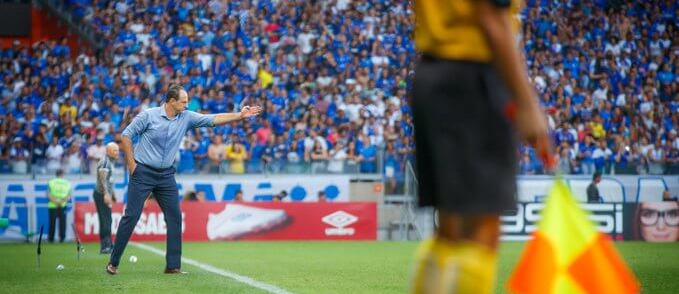 Nova geração de técnicos marca seu território na elite do futebol brasileiro