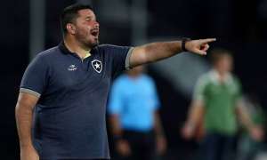 Técnico faz mistério e não confirma o time do Botafogo para enfrentar a Chapecoense