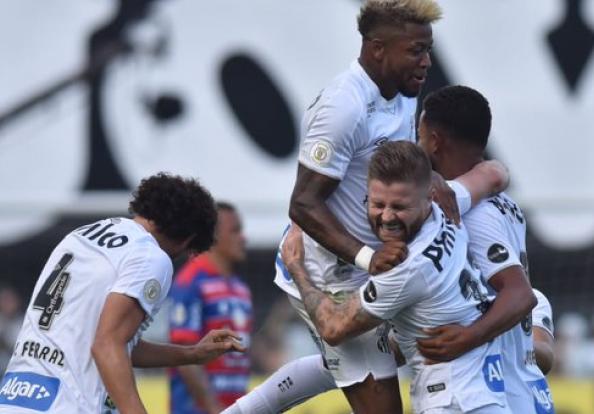 Sampaoli vê empate ‘difícil de explicar’ e defende zagueiro do Santos