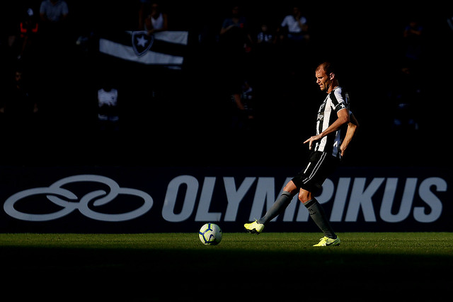 Com volta de Carli, Botafogo recebe Chapecoense para acabar com irregularidade