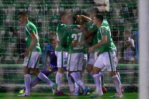 Sem desfalques, Chapecoense visita Botafogo para tentar manter reação