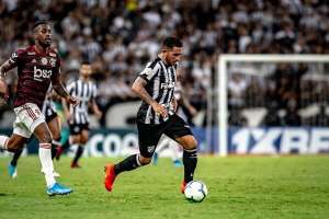 Atacante do Ceará que deixou o campo na ambulância recebe alta