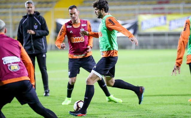 Time brasileiro encerra preparação para Sul-Americana com treino noturno em Bogotá