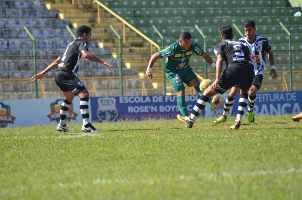 Robinho comemora bom início da Francana na terceira fase  (Foto: Rodolfo César/ AA Francana)