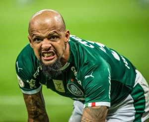 Felipe Melo consegue efeito suspensivo e está liberado para defender o Palmeiras
