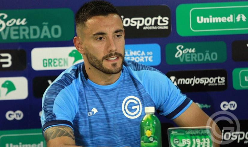 Sobrevivente da Chape chega ao Goiás e fala em nova oportunidade na carreira