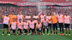 Com Rafael Sobis confirmado, Inter treina apoiado por 10 mil para jogo decisivo