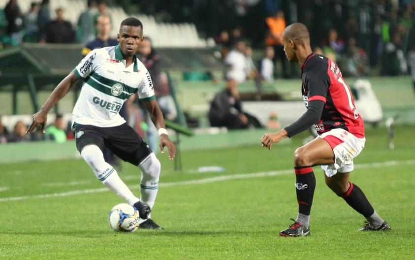 Coritiba empata com Vitória em casa