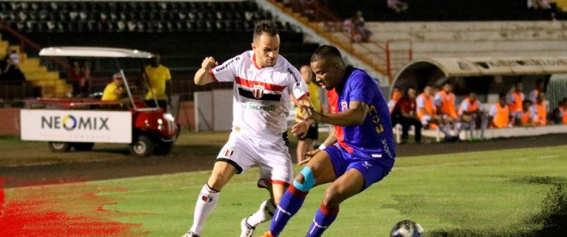 O Paraná encerrou o jejum de vitórias na Série B ao bater o Botafogo