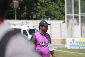 Série B: Felipe Moreira lamenta vacilo da Ponte Preta em bola aérea: 'Tínhamos estudado'