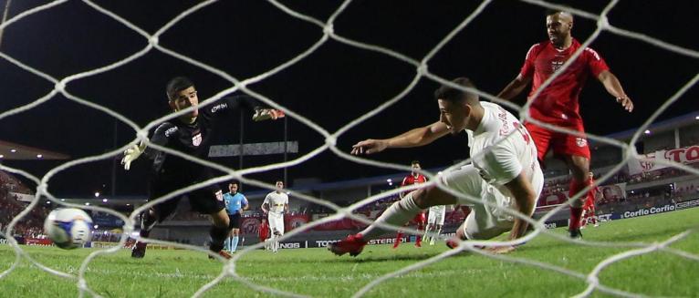 Numa bela virada, Peixoto ampliou para o Bragantino