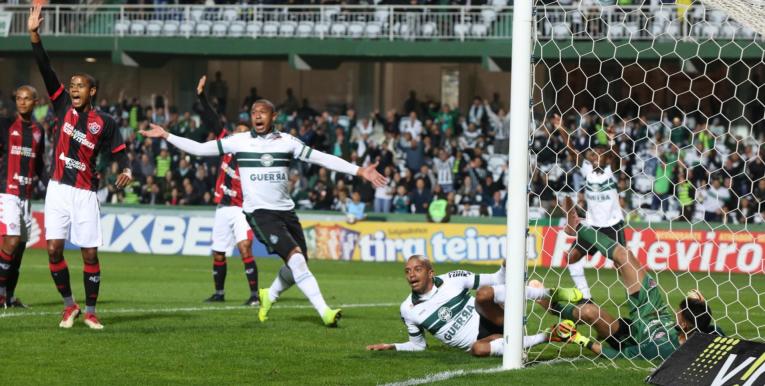 Coritiba pressionou, mas perdeu chances