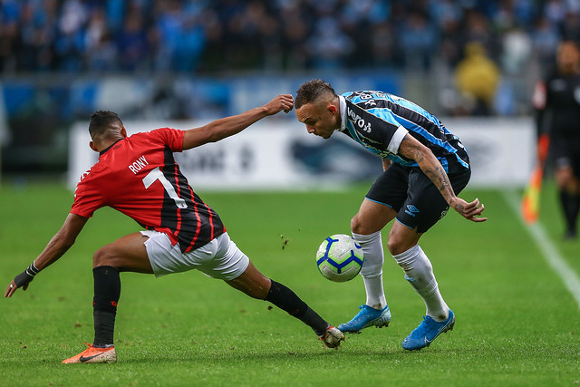 Maior driblador da Libertadores, Everton tem presença incerta no Grêmio em 2019 - Lucas Uebel / Grêmio FBPA