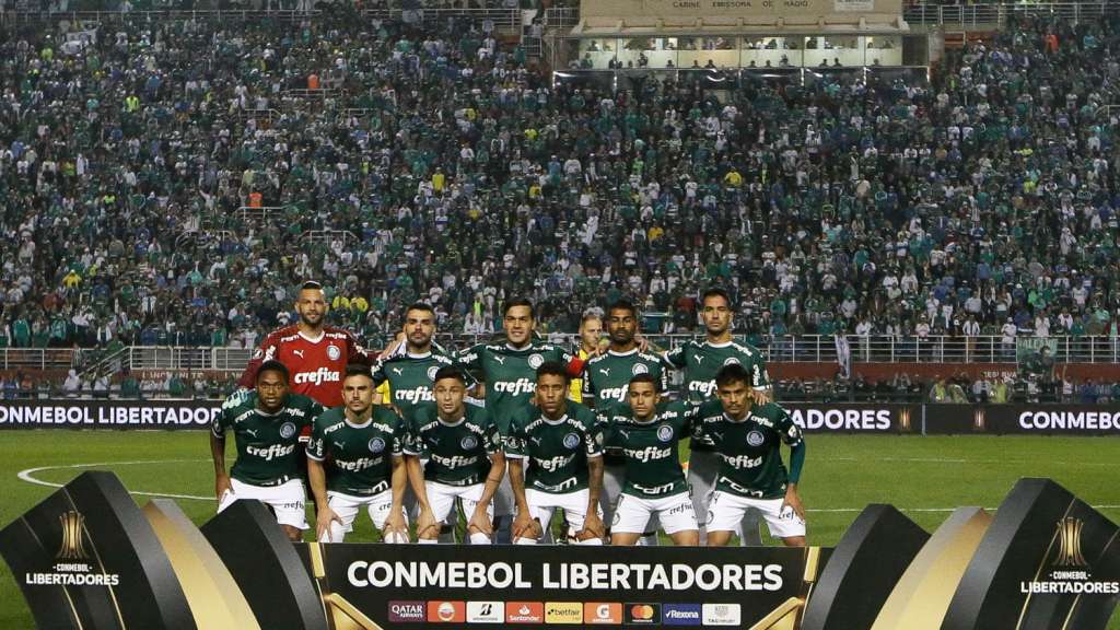 Torcida do Palmeiras ficou na bronca com a eliminação na Libertadores