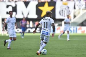 Marinho evita polêmica com volante do Palmeiras e admite pressão no Santos após tropeços