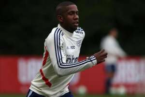 Toró volta a treinar e pode ser titular no ataque do São Paulo contra o Grêmio