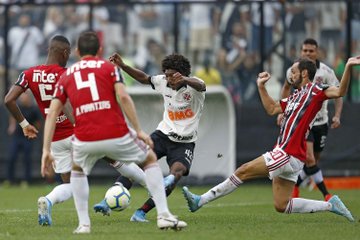 Vasco divulga vídeo contra homofobia após polêmica com torcida: ‘A casa de todos’