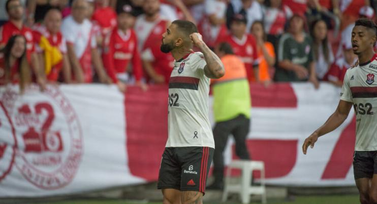 Após vitória, Gabriel analisa classificação do Fla e exalta parceria com Bruno Henrique