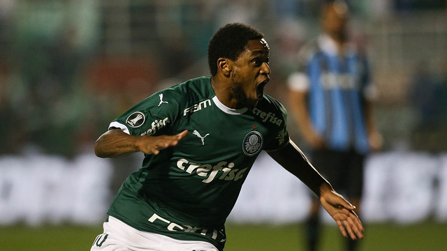 Luiz Adriano deve ganhar espaço e Deyverson fica em baixa no Palmeiras após queda