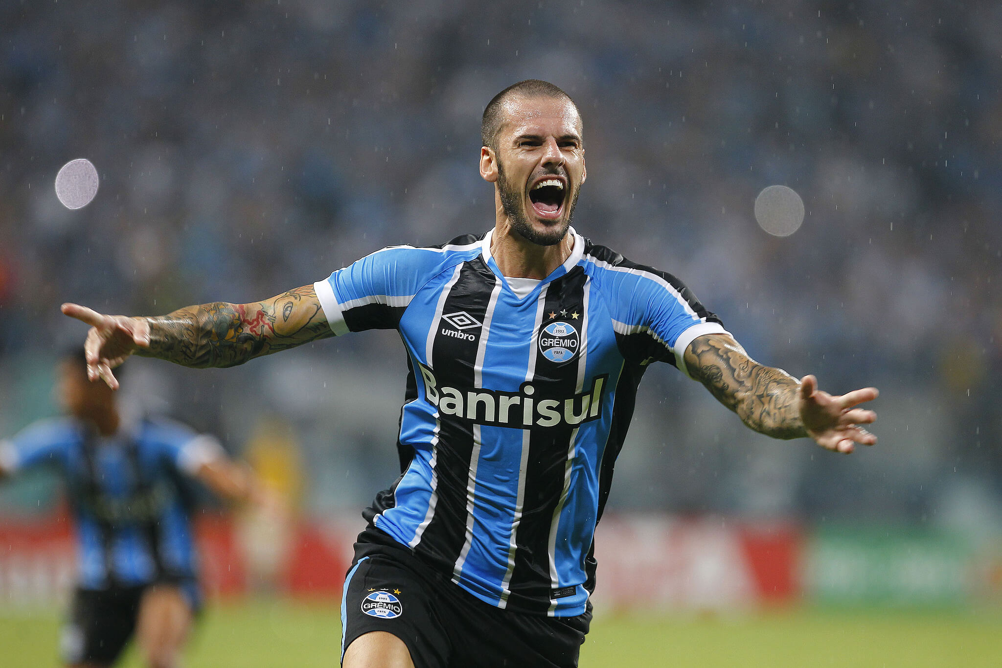 Série B: Londrina acerta com dois zagueiros com passagens por Grêmio e Inter