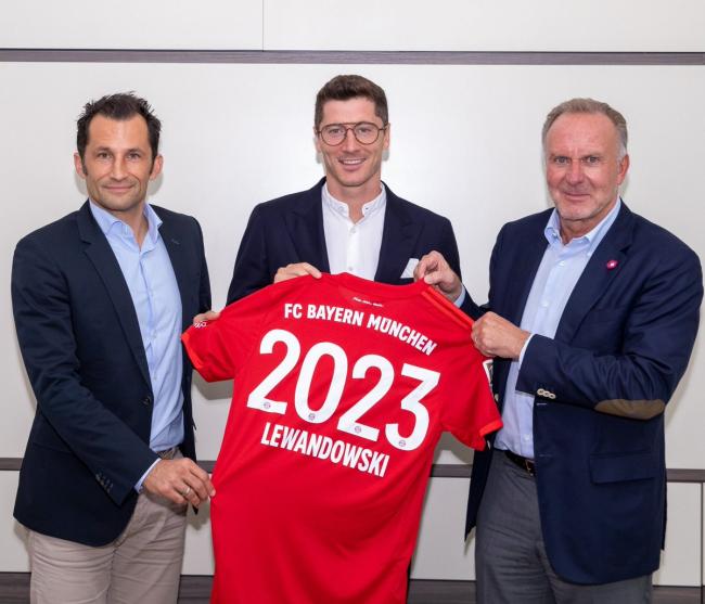 Alemão: Robert Lewandowski estende contrato com o Bayern de Munique até junho de 2023
