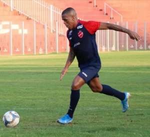 Série B: Vila Nova tem retornos de lateral e atacante para deixar Z4