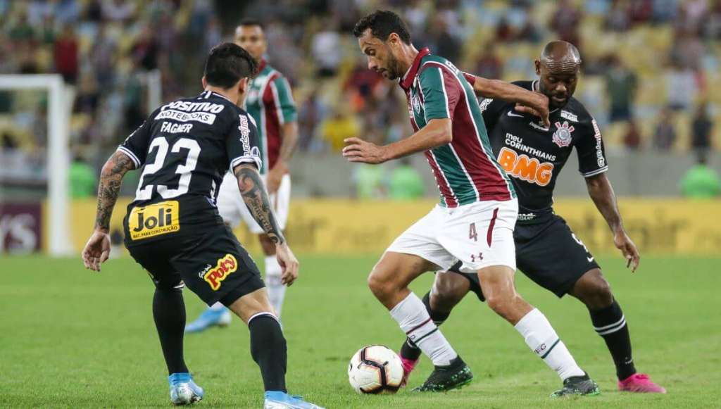 O meia Nenê lamentou a eliminação do Fluminense na Sul-Americana