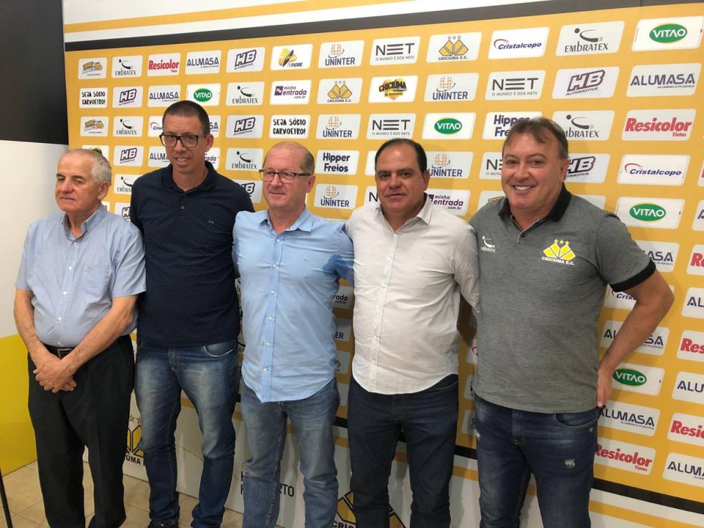 Série B: Campeão nacional pelo Brusque, Waguinho Dias estreia com problemas no Criciúma