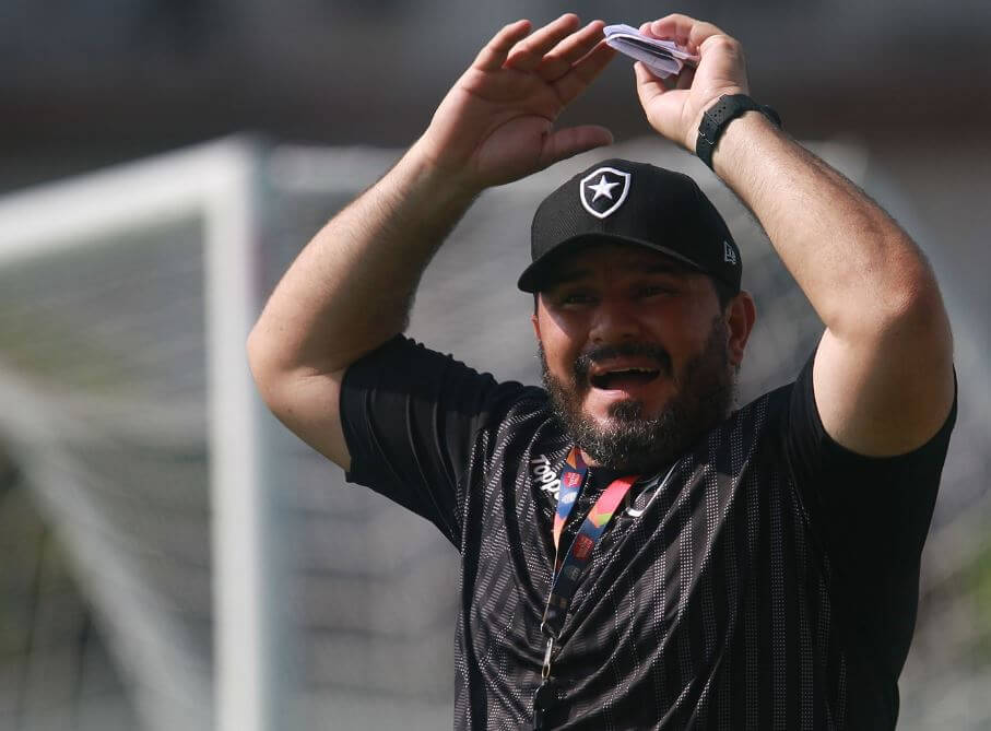 Técnico admite limitações, mas acredita que Botafogo pode brigar por “algo maior”