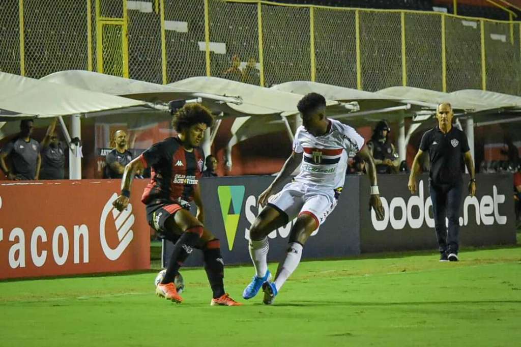 Vitória e Botafogo ficaram no empate sem gols no Barradão (Foto: Pietro Carpi/Vitória)