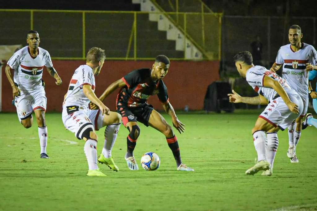 Vitória e Botafogo empataram sem gols no Barradão (Foto: Pietro Carpi/Vitória)